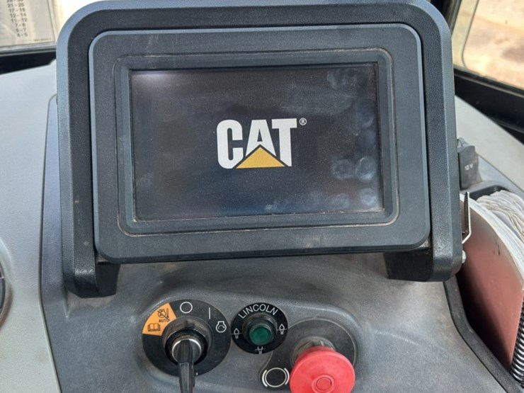 caterpillar-745-image-82