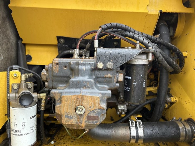 komatsu-pc270-lc-image-38