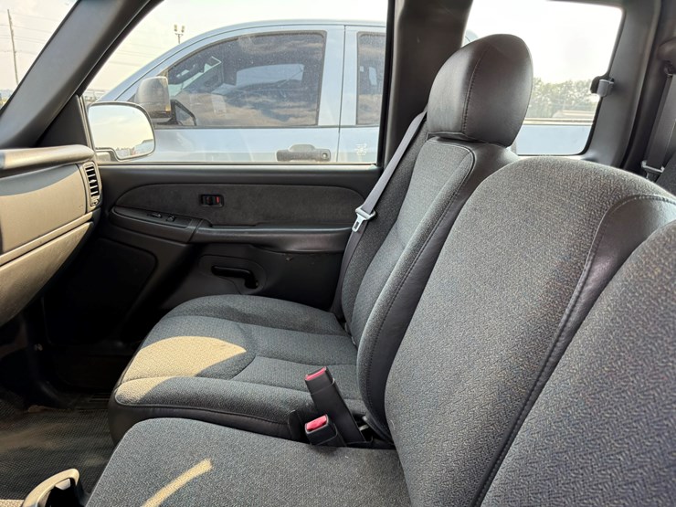 2003-chevrolet-silverado-image-21