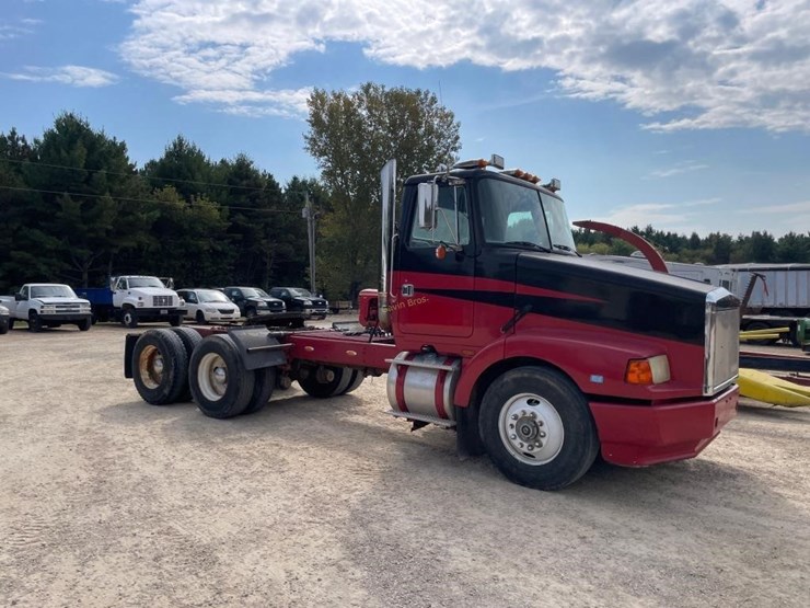 1989-white-gmc-volvo-semi-image-3