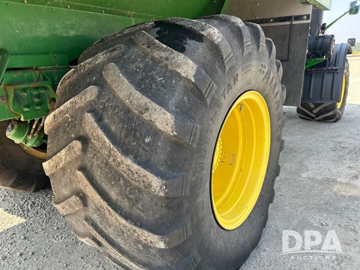 2020-john-deere-10-image-24
