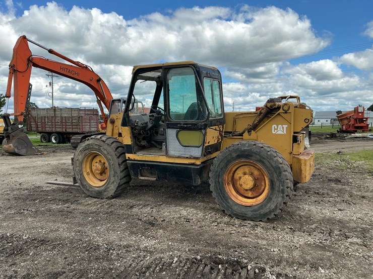 caterpillar-th82-image-3