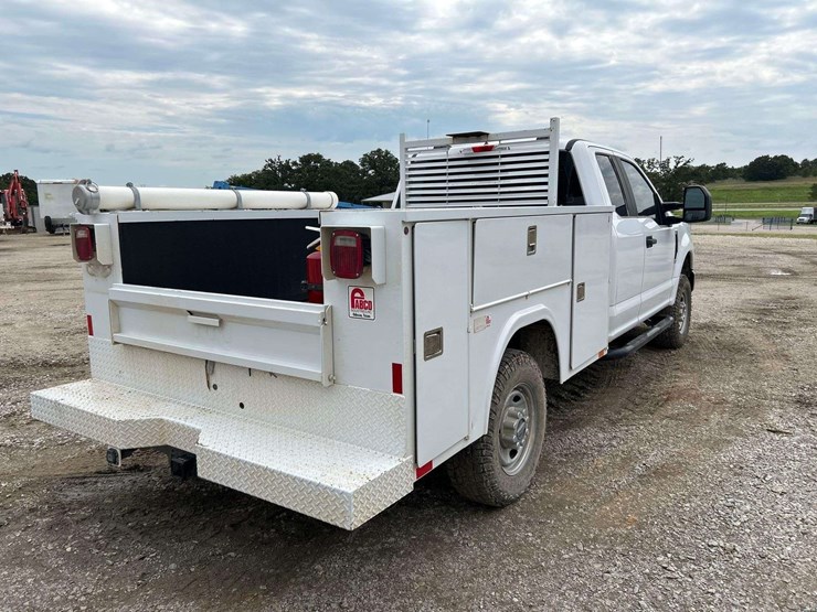 2021-ford-f250-image-3