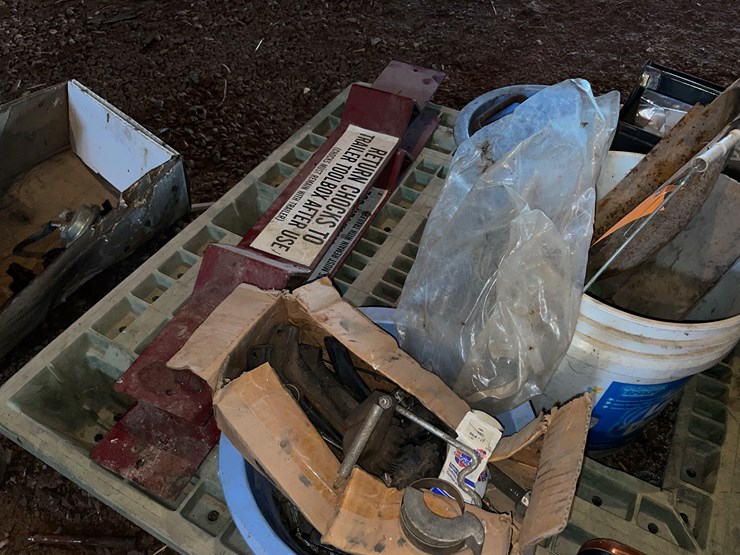 #7172-•-pallet-of-various-shop-items-image-18