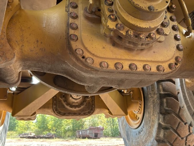 caterpillar-745-image-25