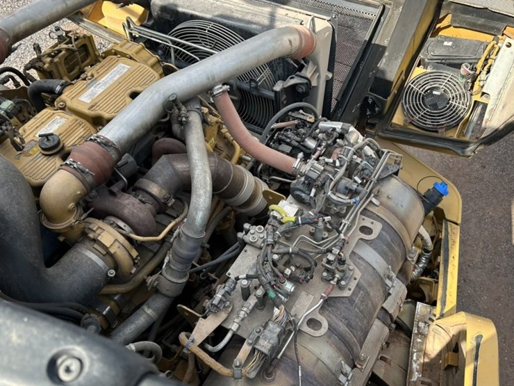 caterpillar-745-image-52