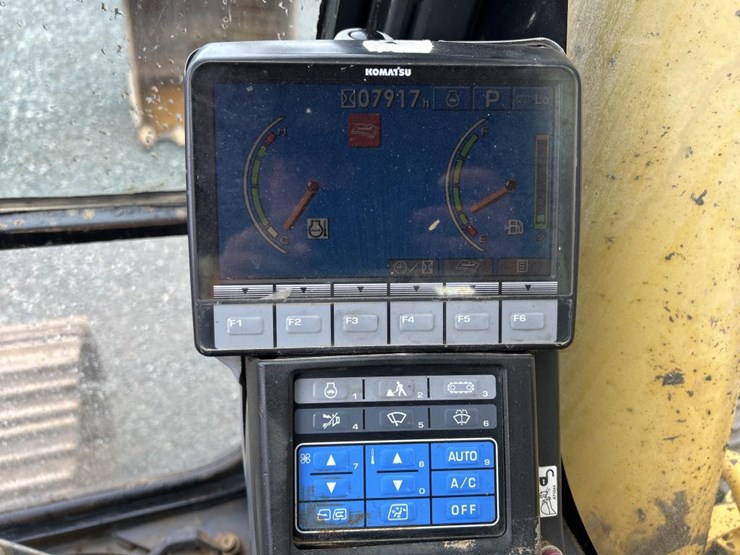 komatsu-pc270-lc-image-57
