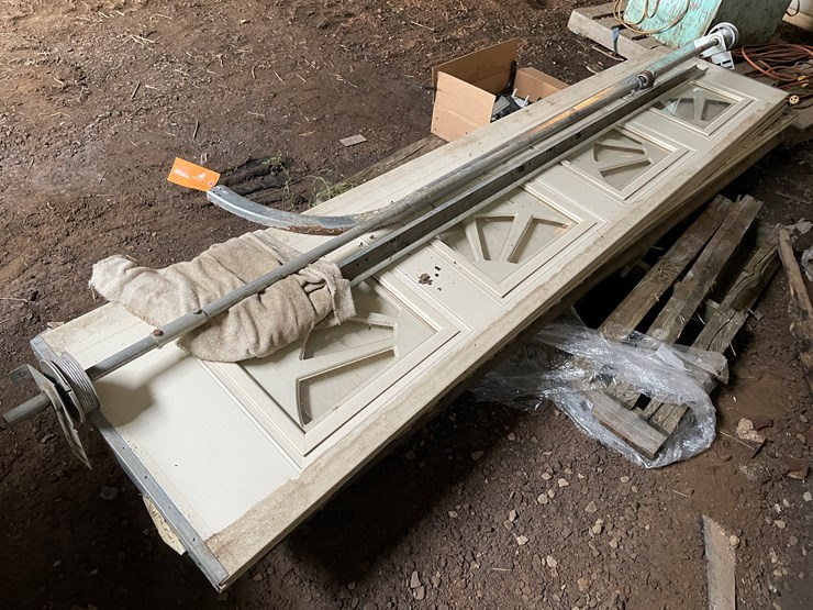 #7167-•-garage-door-with-rails-image-11