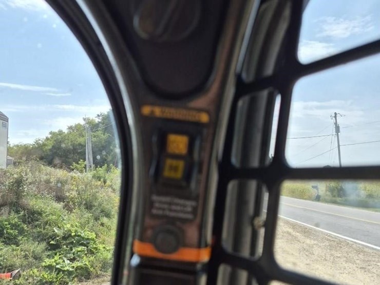 2014-bobcat-t650-image-19