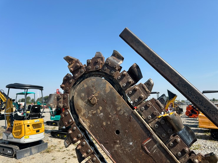 2004-ditch-witch-3700-image-12