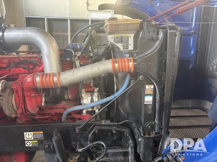 2017-peterbilt-389-image-12