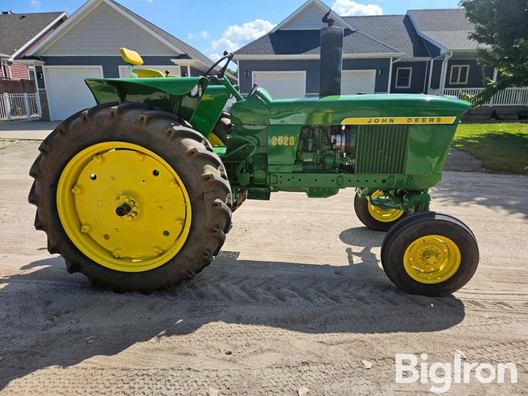 1969-john-deere-2520-image-4