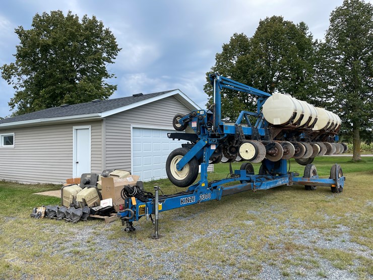 kinze-2300-image-37