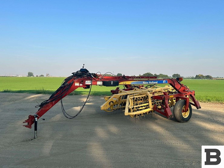 new-holland-216-image-1