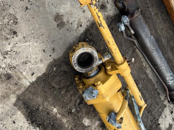 caterpillar-963-image-2