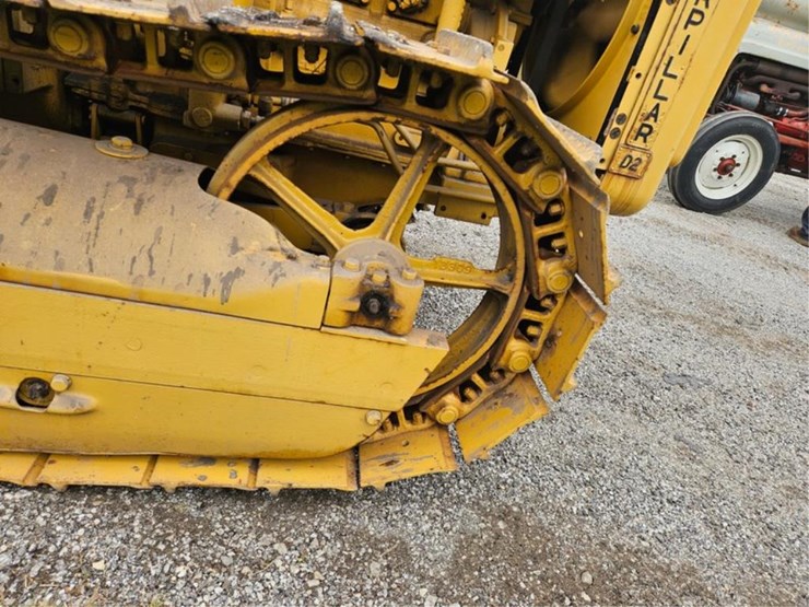 2015-caterpillar-d2-image-16