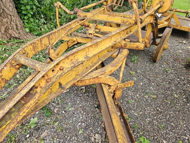 2016-caterpillar-18-image-11
