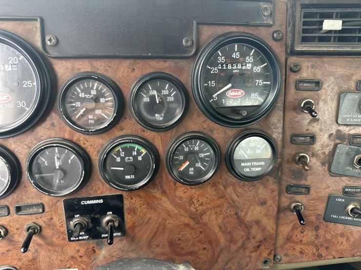 2004-peterbilt-330-image-30