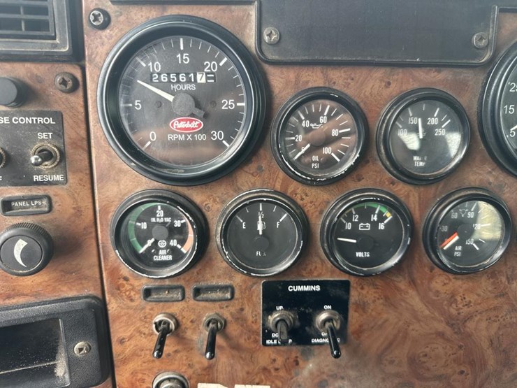 2004-peterbilt-330-image-29