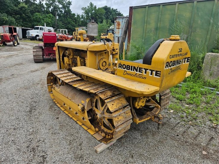2015-caterpillar-d2-image-3