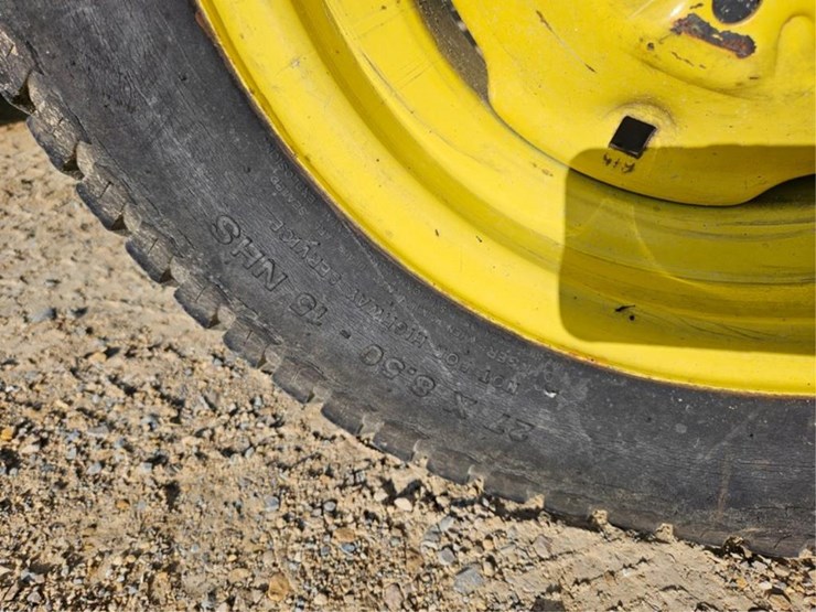 2000-john-deere-4400-image-45