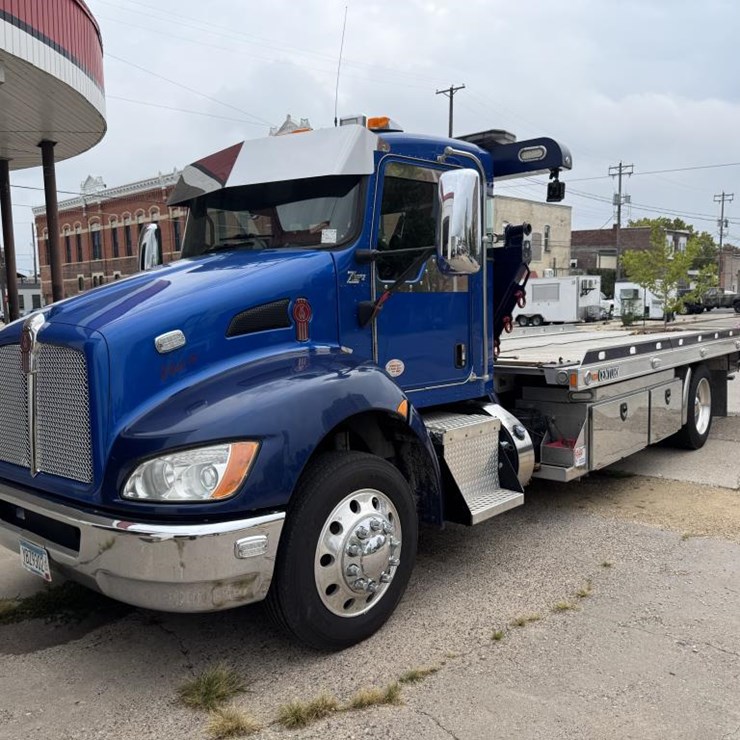 2019 KENWORTH T270