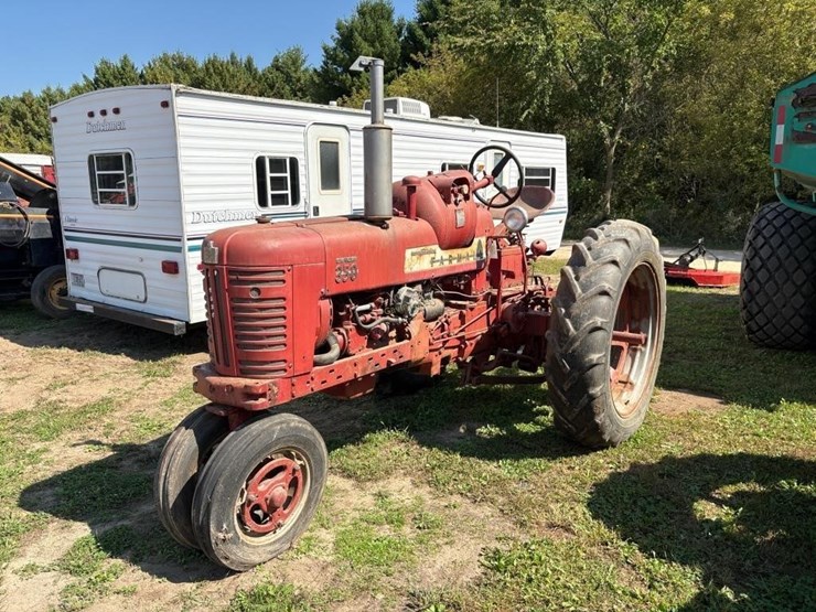 farmall-350-lp-gas-row-crop-tractor-image-1