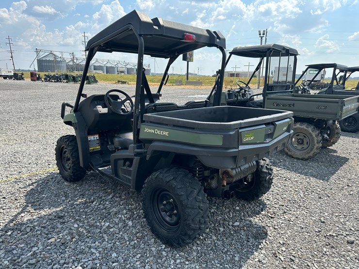 2021-john-deere-gator-image-4