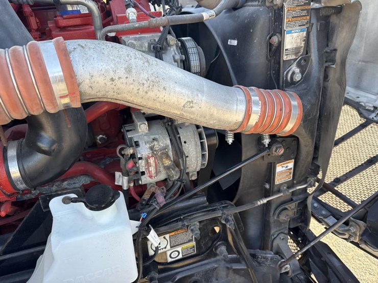 2022-peterbilt-579-image-21