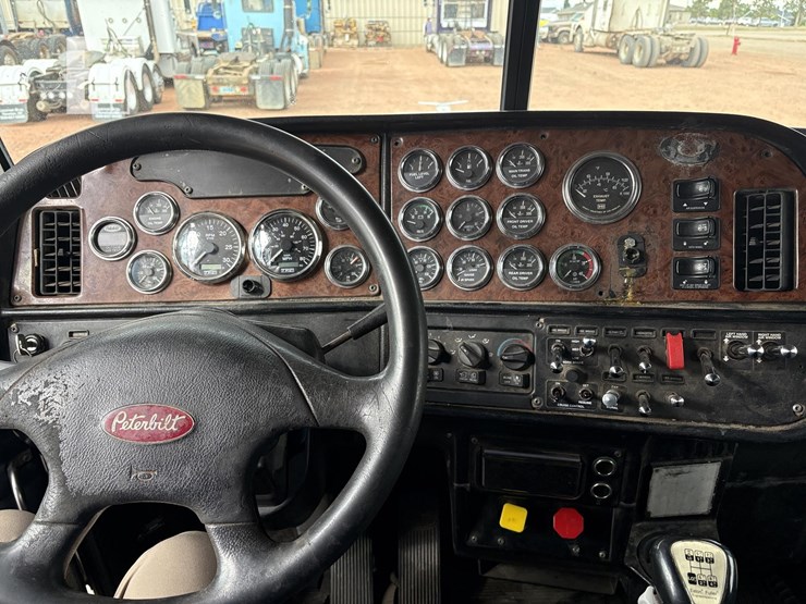 2004-peterbilt-379-image-33