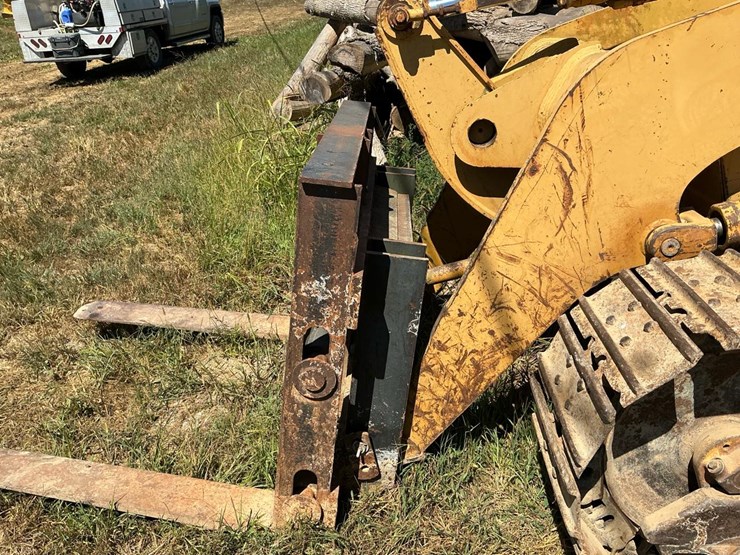 caterpillar-943-image-11