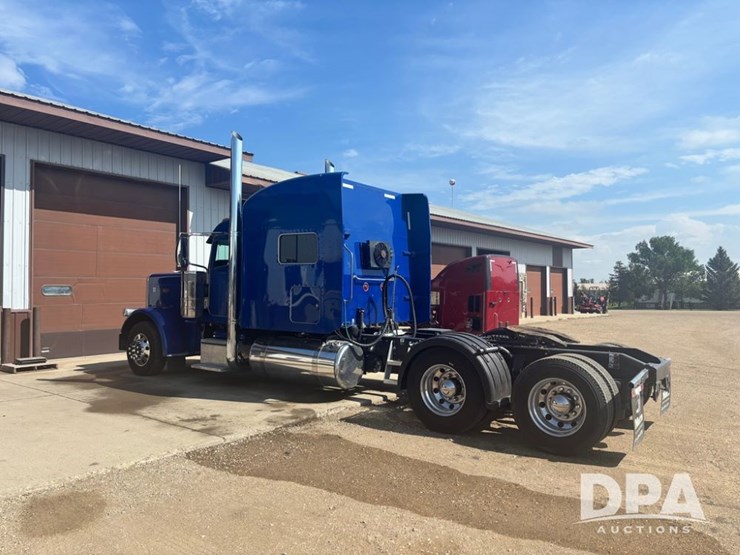2017-peterbilt-389-image-3