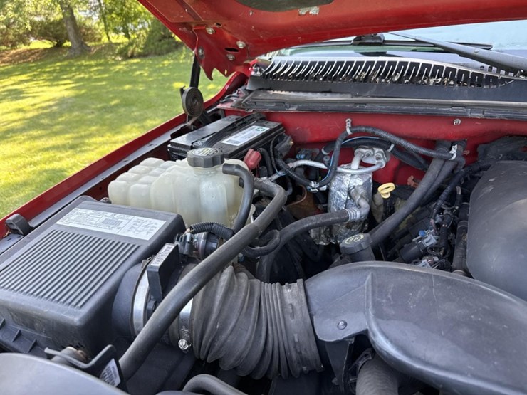 2001-chevrolet-3500-image-15