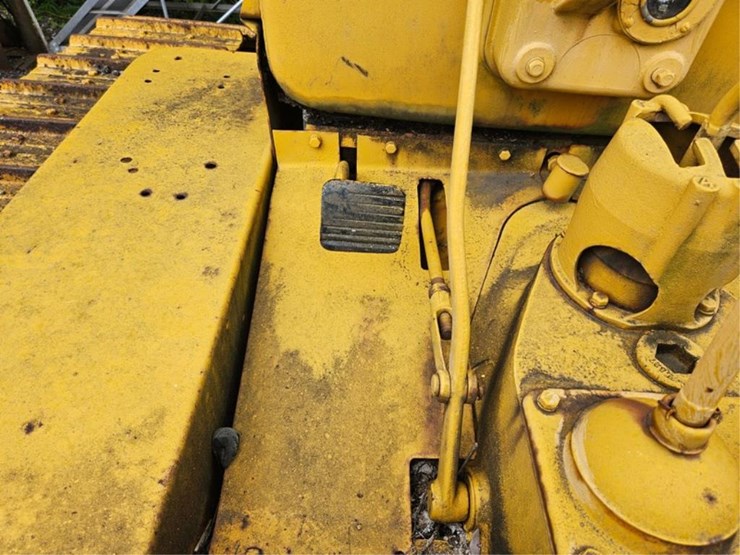 2013-caterpillar-d6-image-23