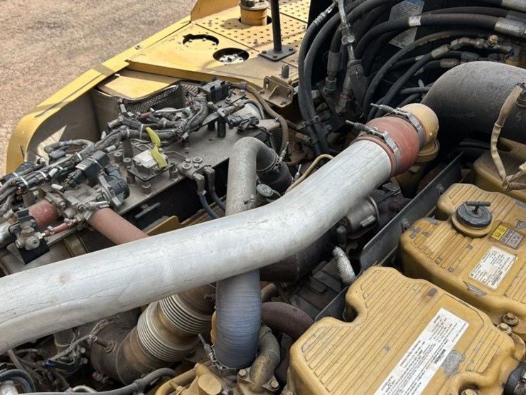 caterpillar-745-image-72