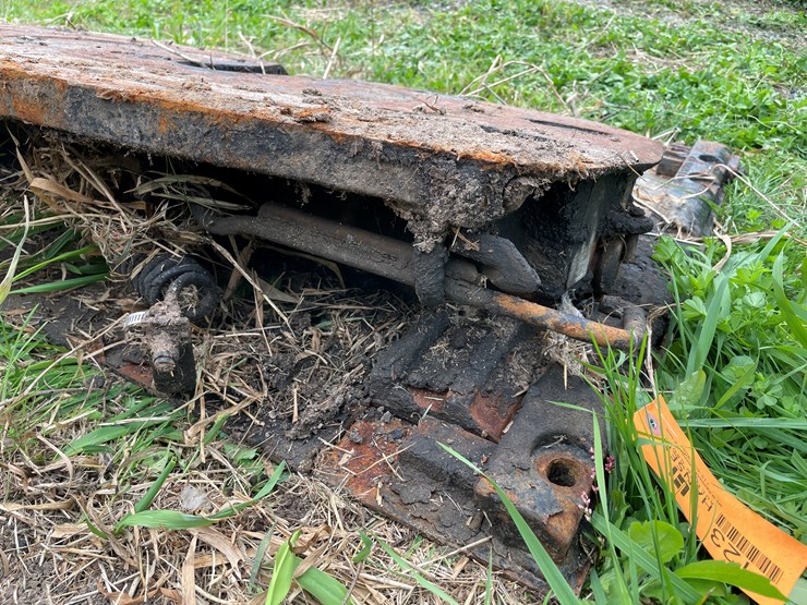 #7123-•-holland-semi-5th-wheel-plate-image-5