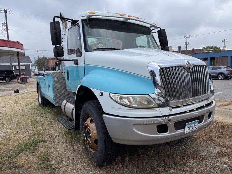 2004-international-durastar-4400-image-6
