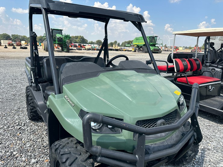 2021-john-deere-gator-image-24