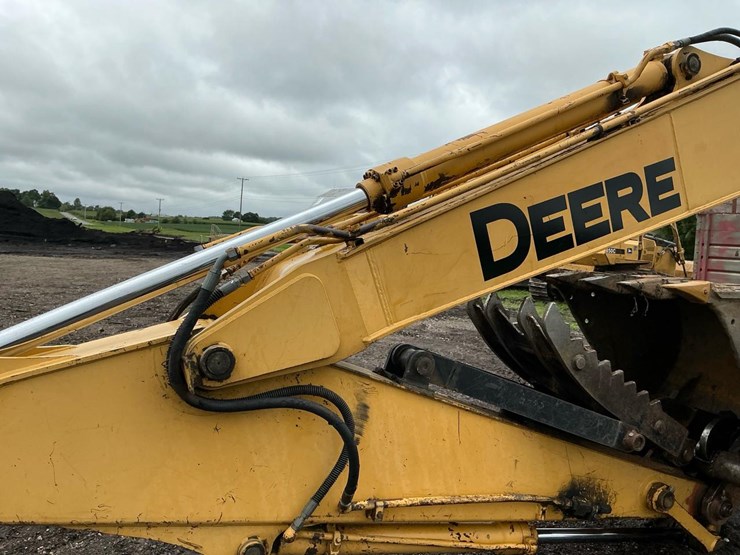 deere-200-lc-image-19