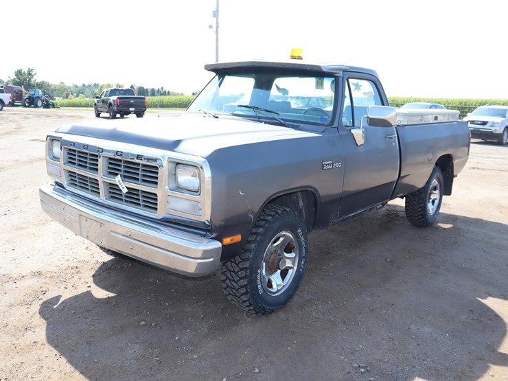 1991-dodge-d250-image-1