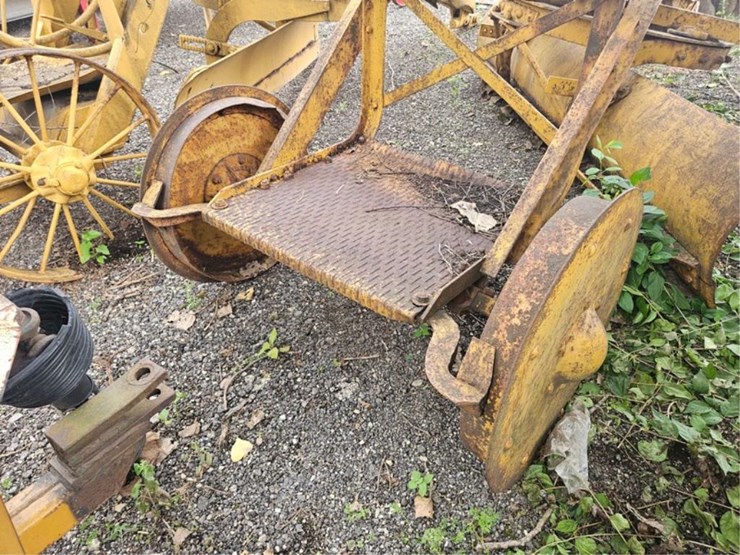 2016-caterpillar-18-image-17