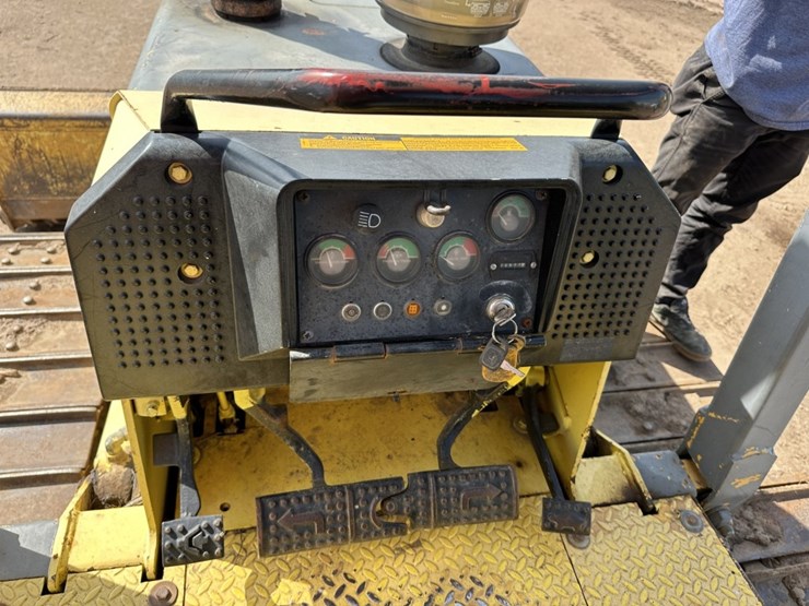 2002-deere-650g-image-25