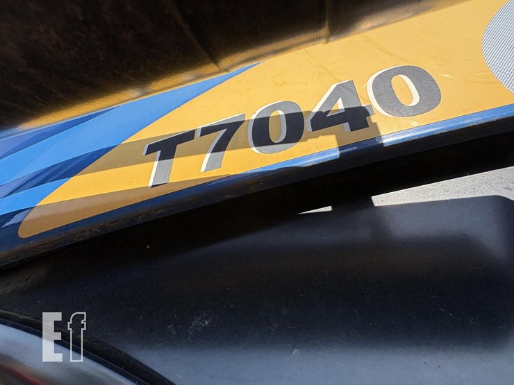 2010-new-holland-t7040-image-8