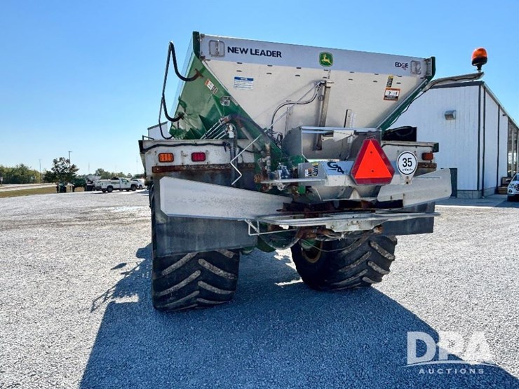 2019-john-deere-f4365-image-14