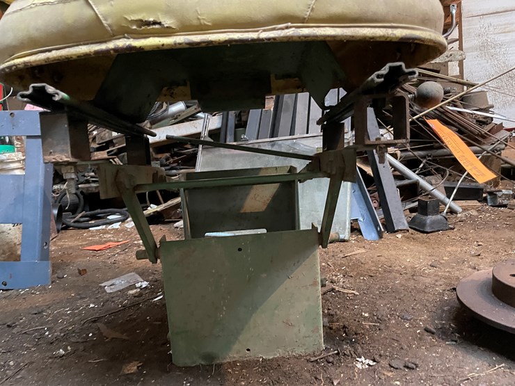 #7195-•-john-deere-tractor-seat-image-5