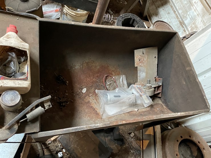 #7188-•-contents-of-corner-image-10