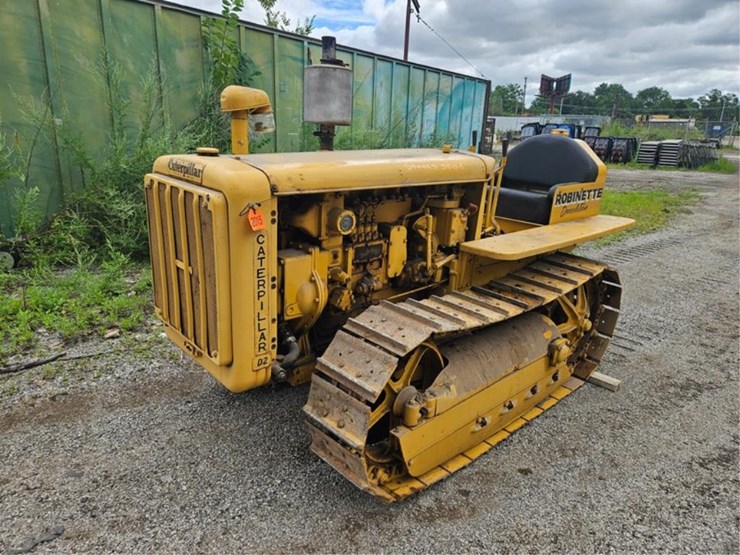 2015-caterpillar-d2-image-1