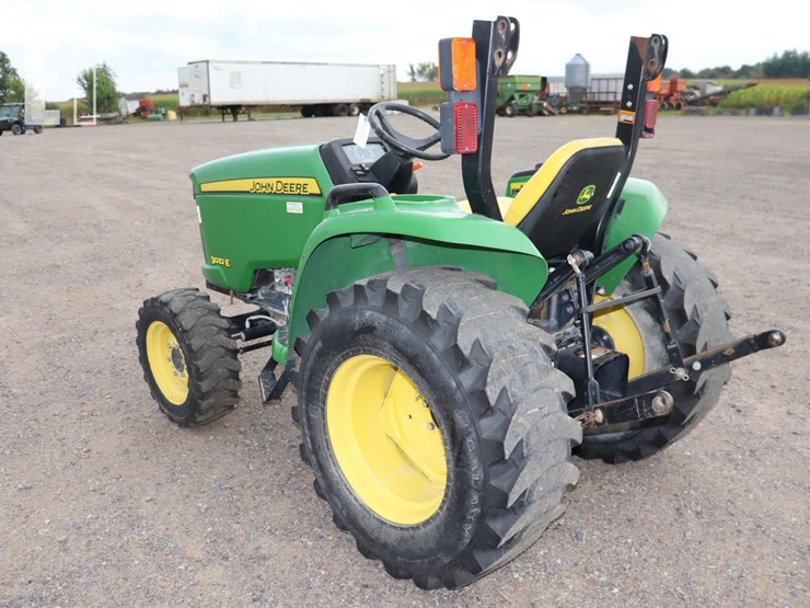john-deere-3032e-image-5