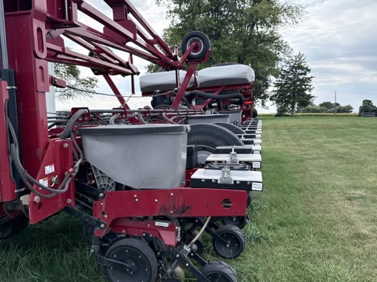 2010-case-ih-1250-image-6