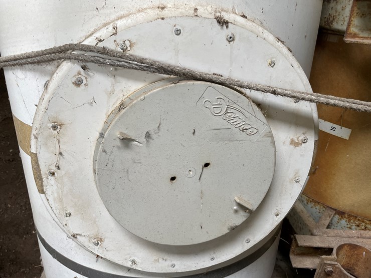 #7166-•-(2)-liquid-saddle-tanks-image-3